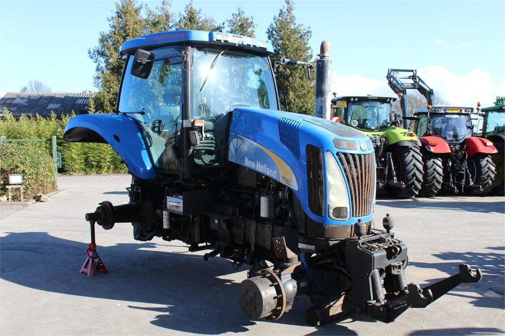 New Holland T8020 - Farm tractor: picture 2 New Holland T8020 - Farm tractor: picture 2