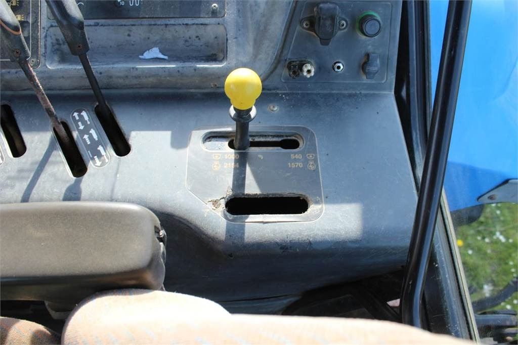 Farm tractor New Holland TM175: picture 12