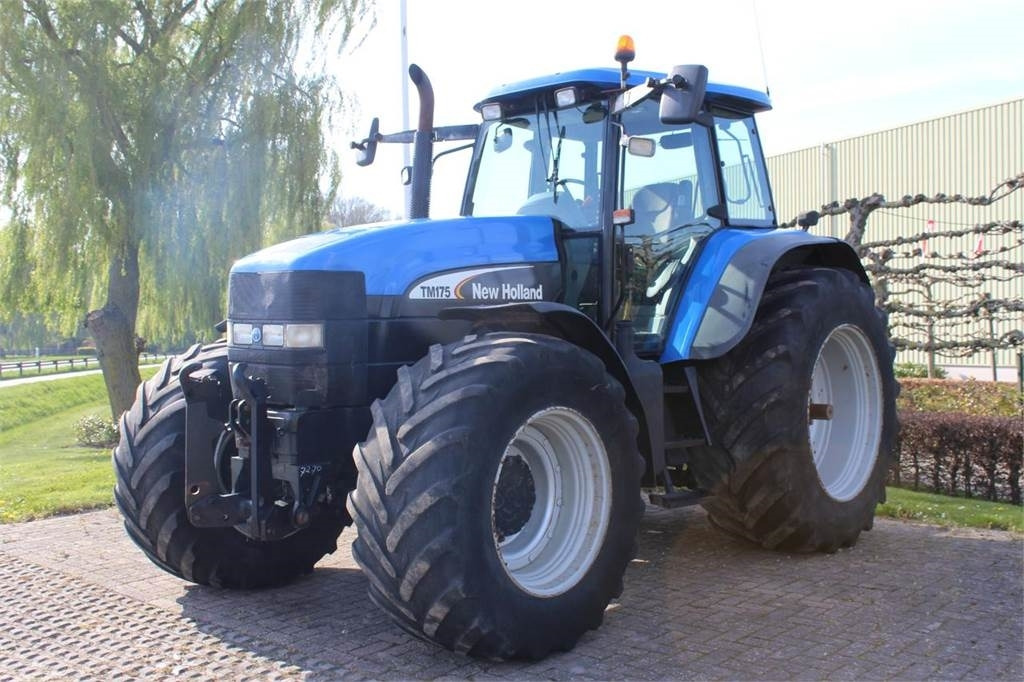 New Holland TM175 - Farm tractor: picture 1 New Holland TM175 - Farm tractor: picture 1