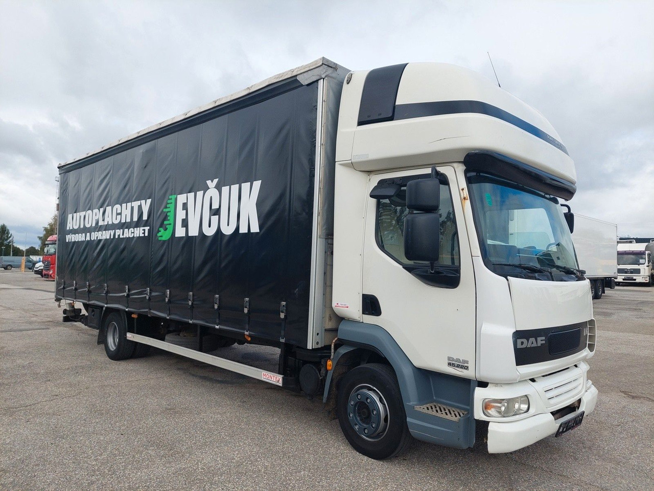 DAF FA LF 45.220 G12 4x2 - Curtainsider truck: picture 2 DAF FA LF 45.220 G12 4x2 - Curtainsider truck: picture 2