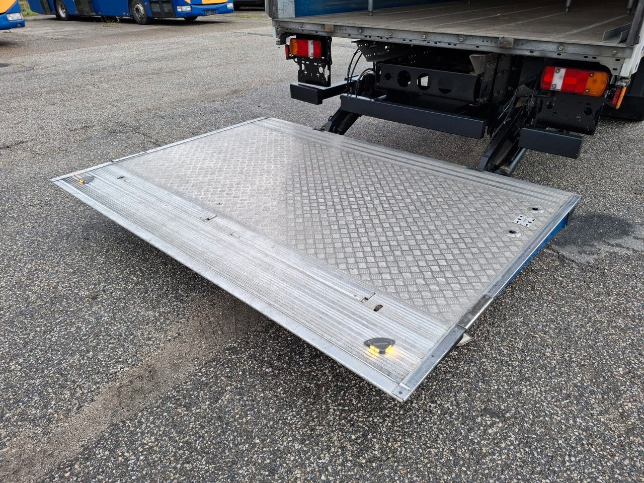 MAN TGL 12.250 BL 4x2 - Curtainsider truck: picture 5 MAN TGL 12.250 BL 4x2 - Curtainsider truck: picture 5