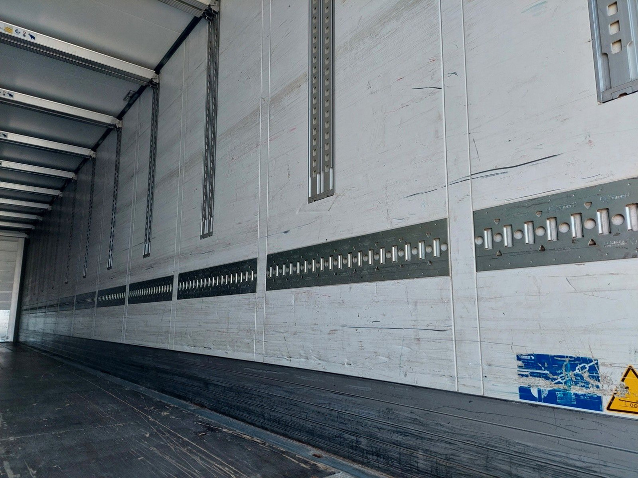 Closed box semi-trailer Schmitz Cargobull SKO 24 Doppelstock: picture 12