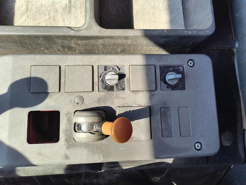 Tipper, Crane truck Iveco Eurotech 190 E27 - TIPPER + CRANE FASSI - 350 250KM: picture 11 Tipper, Crane truck Iveco Eurotech 190 E27 - TIPPER + CRANE FASSI - 350 250KM: picture 11