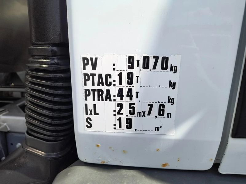 Tank truck for transportation of milk Renault Premium 370 11000L INSULATED INOX TANK - INTARDER: picture 18