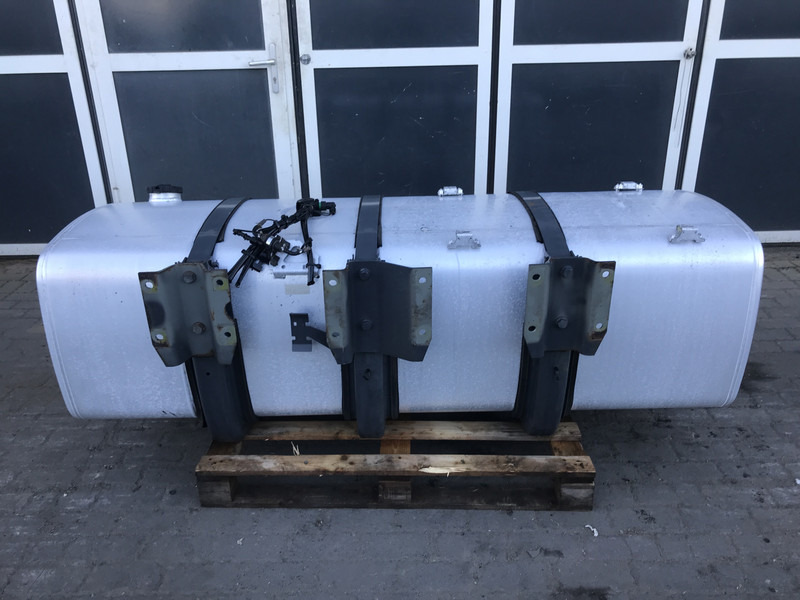 DAF Brandstoftank DAF 765 Liter 1659141 - Fuel tank for Truck: picture 3 DAF Brandstoftank DAF 765 Liter 1659141 - Fuel tank for Truck: picture 3