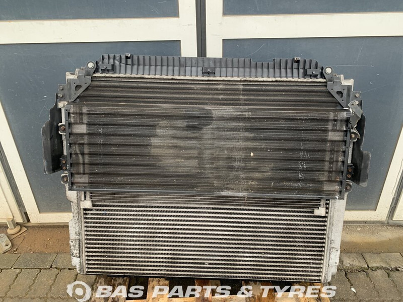 Mercedes-Benz Actros MP4 Koelerpakket Mercedes OM470LA 395 A 960 500 00 02 - Radiator for Truck: picture 2 Mercedes-Benz Actros MP4 Koelerpakket Mercedes OM470LA 395 A 960 500 00 02 - Radiator for Truck: picture 2