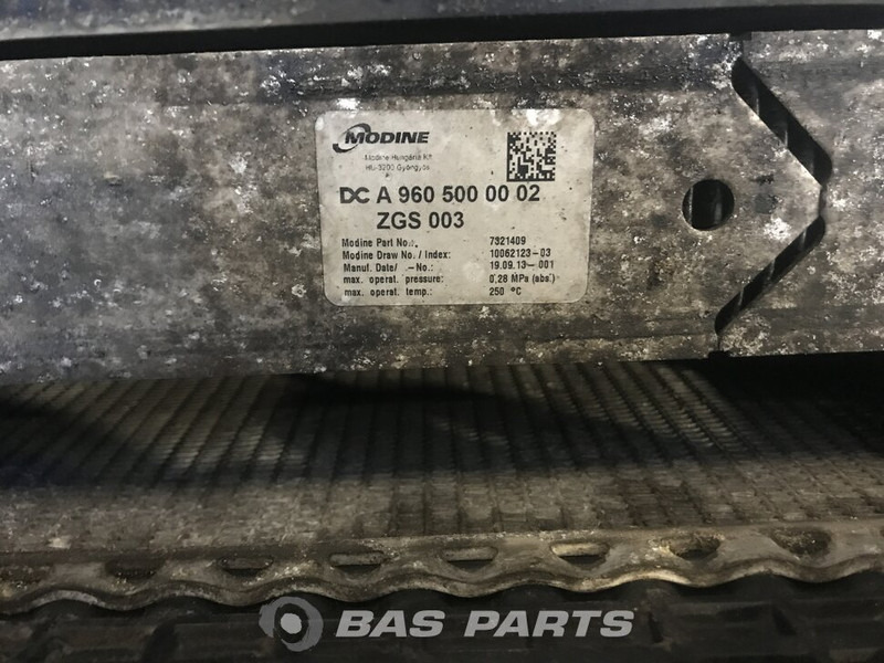 Mercedes-Benz Actros MP4 - Radiator for Truck: picture 3 Mercedes-Benz Actros MP4 - Radiator for Truck: picture 3