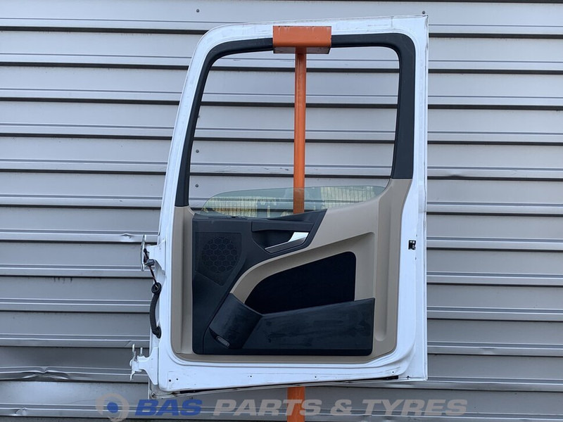 Mercedes-Benz Actros MP4 Portier Rechts Mercedes A 960 720 24 03 - Door and parts for Truck: picture 2 Mercedes-Benz Actros MP4 Portier Rechts Mercedes A 960 720 24 03 - Door and parts for Truck: picture 2