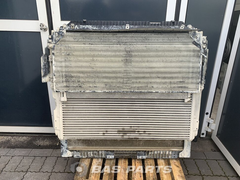 Mercedes-Benz Antos MP4 Koelerpakket Mercedes OM470LA 395 A 960 500 00 02 - Radiator for Truck: picture 2 Mercedes-Benz Antos MP4 Koelerpakket Mercedes OM470LA 395 A 960 500 00 02 - Radiator for Truck: picture 2