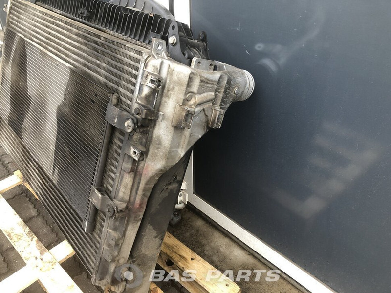 Mercedes-Benz Antos MP4 - Radiator for Truck: picture 3 Mercedes-Benz Antos MP4 - Radiator for Truck: picture 3