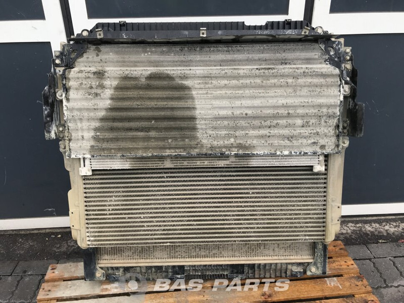 Mercedes-Benz Antos MP4 - Radiator for Truck: picture 2 Mercedes-Benz Antos MP4 - Radiator for Truck: picture 2
