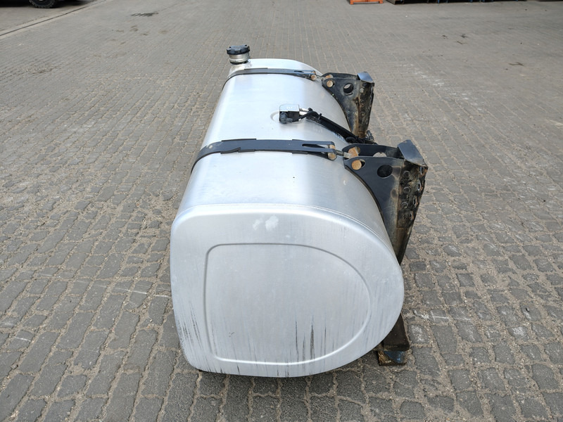 Renault - Fuel tank for Truck: picture 2 Renault - Fuel tank for Truck: picture 2