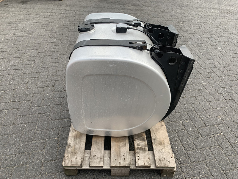 Renault - Fuel tank for Truck: picture 2 Renault - Fuel tank for Truck: picture 2