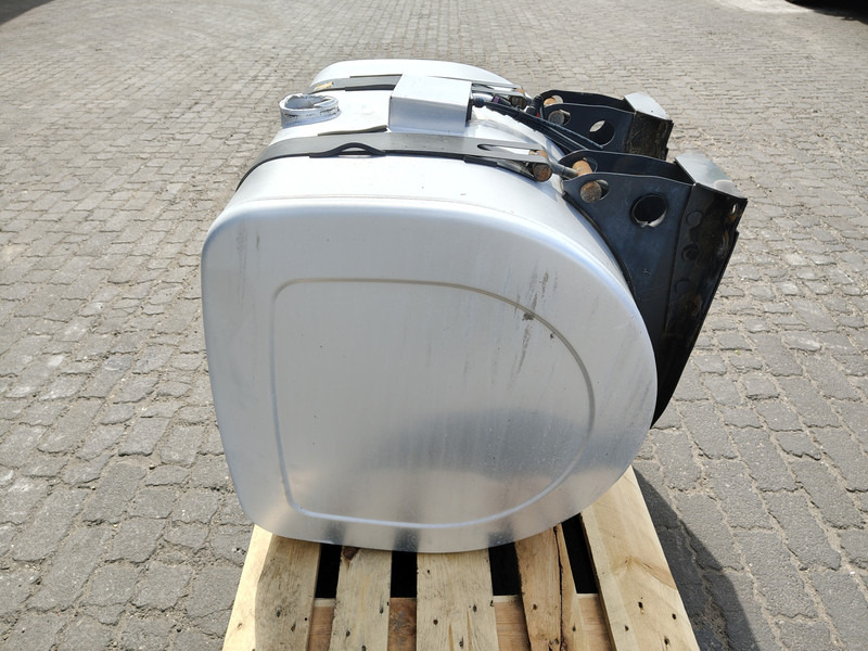Renault - Fuel tank for Truck: picture 2 Renault - Fuel tank for Truck: picture 2