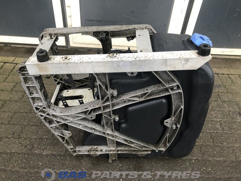 Volvo Volvo AdBlue tank 21219301 - Spare parts for Truck: picture 4 Volvo Volvo AdBlue tank 21219301 - Spare parts for Truck: picture 4