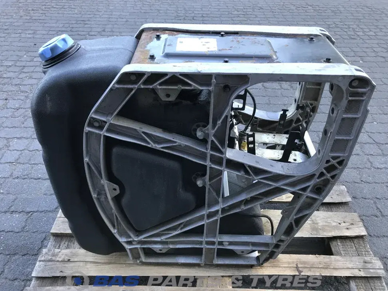 Volvo Volvo AdBlue tank 21219301 - Spare parts for Truck: picture 2 Volvo Volvo AdBlue tank 21219301 - Spare parts for Truck: picture 2
