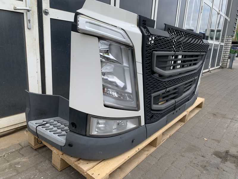 Volvo FH4 Bumper Volvo 21221138 - Bumper for Truck: picture 3 Volvo FH4 Bumper Volvo 21221138 - Bumper for Truck: picture 3