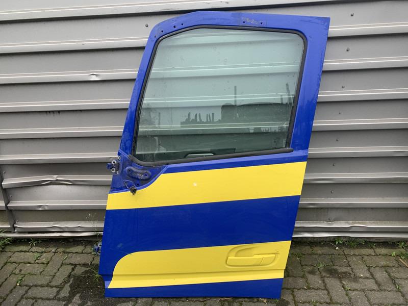 Volvo FH4 - Door and parts for Truck: picture 1 Volvo FH4 - Door and parts for Truck: picture 1