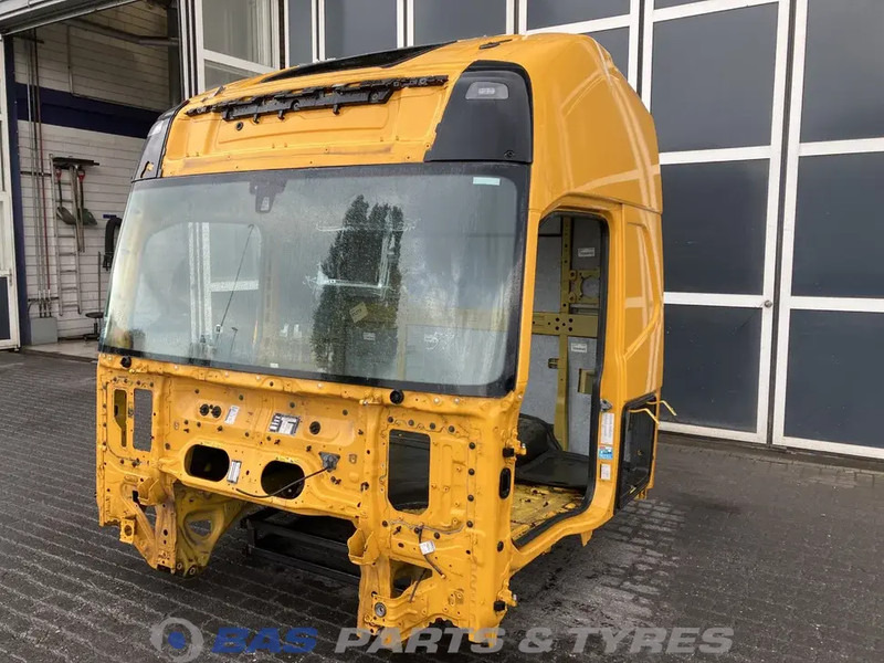 Volvo FH4 Volvo Globetrotter XL L2H3 82271702 - Cab and interior for Truck: picture 1 Volvo FH4 Volvo Globetrotter XL L2H3 82271702 - Cab and interior for Truck: picture 1