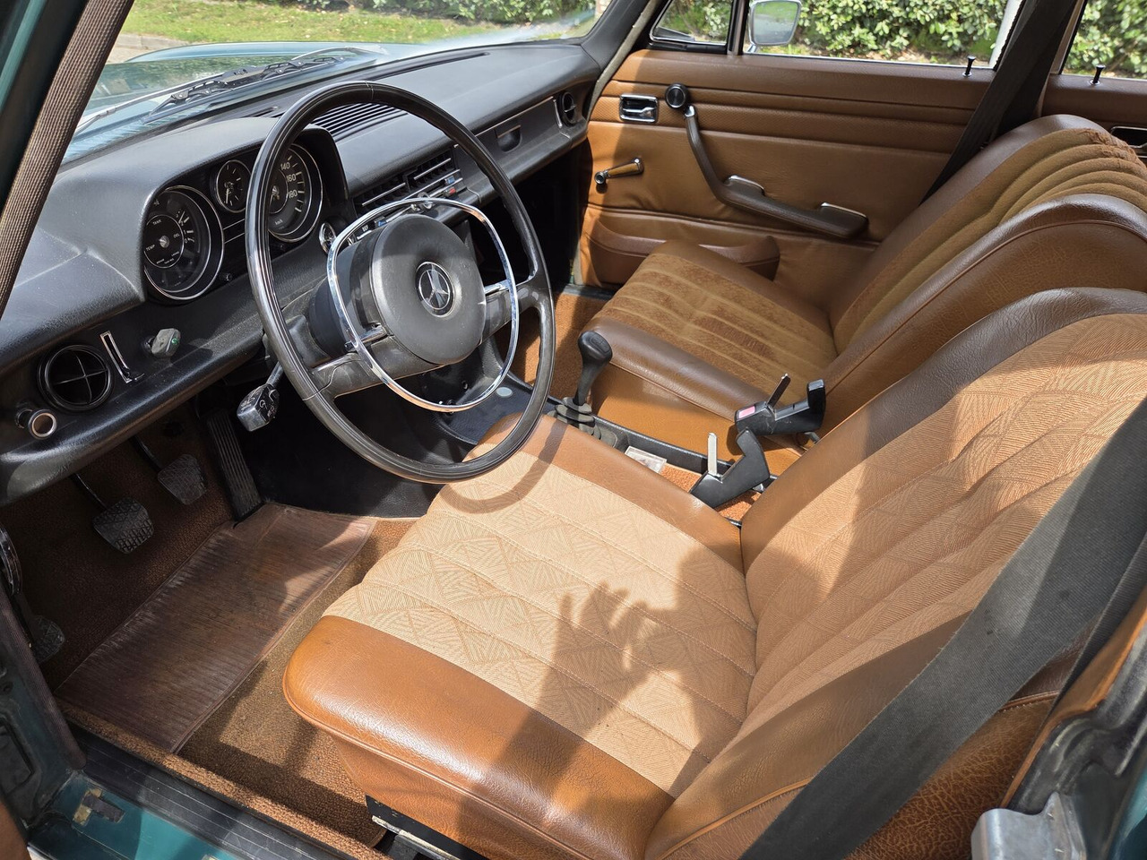 Car Mercedes-Benz 220 (W115) auto: picture 10 Car Mercedes-Benz 220 (W115) auto: picture 10