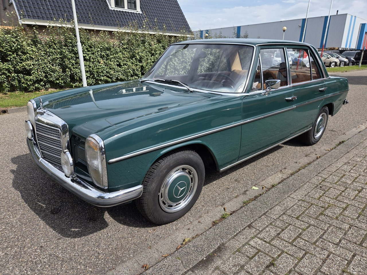 Mercedes-Benz 220 (W115) sedan - Sedan: picture 1 Mercedes-Benz 220 (W115) sedan - Sedan: picture 1