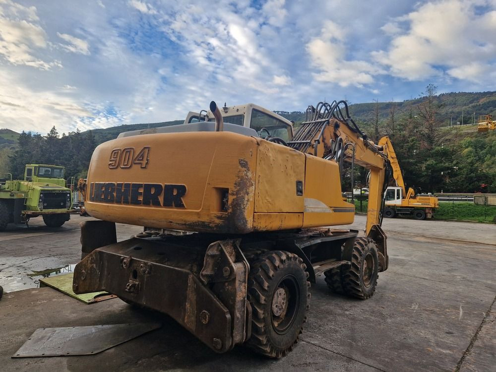 LIEBHERR A904C - Wheel excavator: picture 3 LIEBHERR A904C - Wheel excavator: picture 3