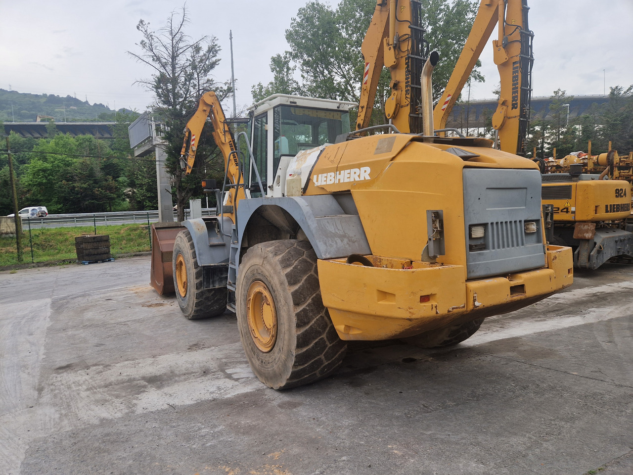 LIEBHERR L564 N/S: 4620899 (2001) - Wheel loader: picture 4 LIEBHERR L564 N/S: 4620899 (2001) - Wheel loader: picture 4