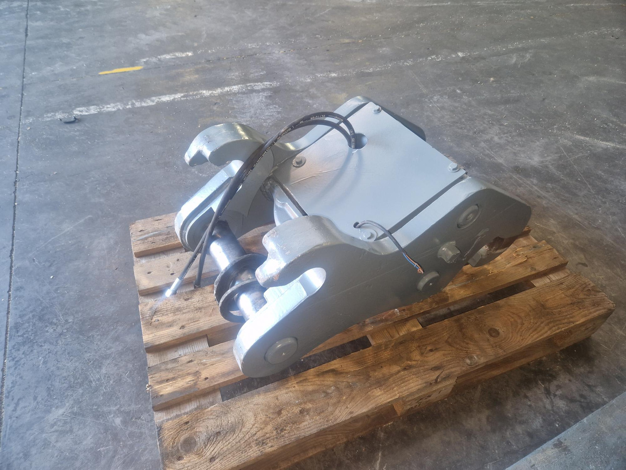 LIEBHERR SW48 - Quick coupler for Construction machinery: picture 3 LIEBHERR SW48 - Quick coupler for Construction machinery: picture 3