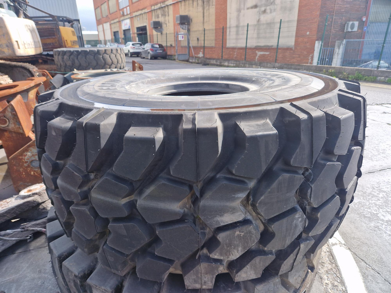 MICHELIN 29,5R25 SIN USAR - Wheel and tire package for Construction machinery: picture 1 MICHELIN 29,5R25 SIN USAR - Wheel and tire package for Construction machinery: picture 1