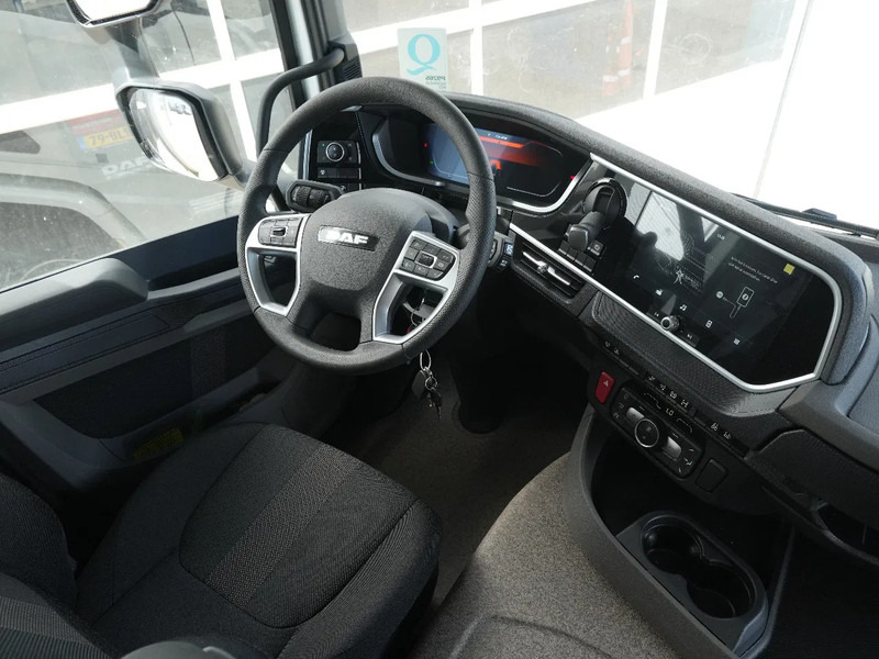 Interior photo 2: DAF XD 450 FAN CURTAIN NEW leasing DAF XD 450 FAN CURTAIN NEW