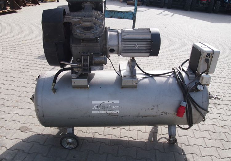 Wyposażenie Atlas Copco Atlas Copco LF 9 Kompresor sprężarka Atlas Copco 500l 10bar - Attachment: picture 1 Wyposażenie Atlas Copco Atlas Copco LF 9 Kompresor sprężarka Atlas Copco 500l 10bar - Attachment: picture 1
