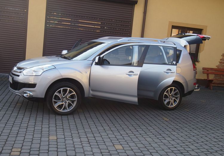 Samochód Citroen C-Crosser 2.2 HDI 2010 Samochód osobowy SUW 4x4 - Car: picture 2 Samochód Citroen C-Crosser 2.2 HDI 2010 Samochód osobowy SUW 4x4 - Car: picture 2