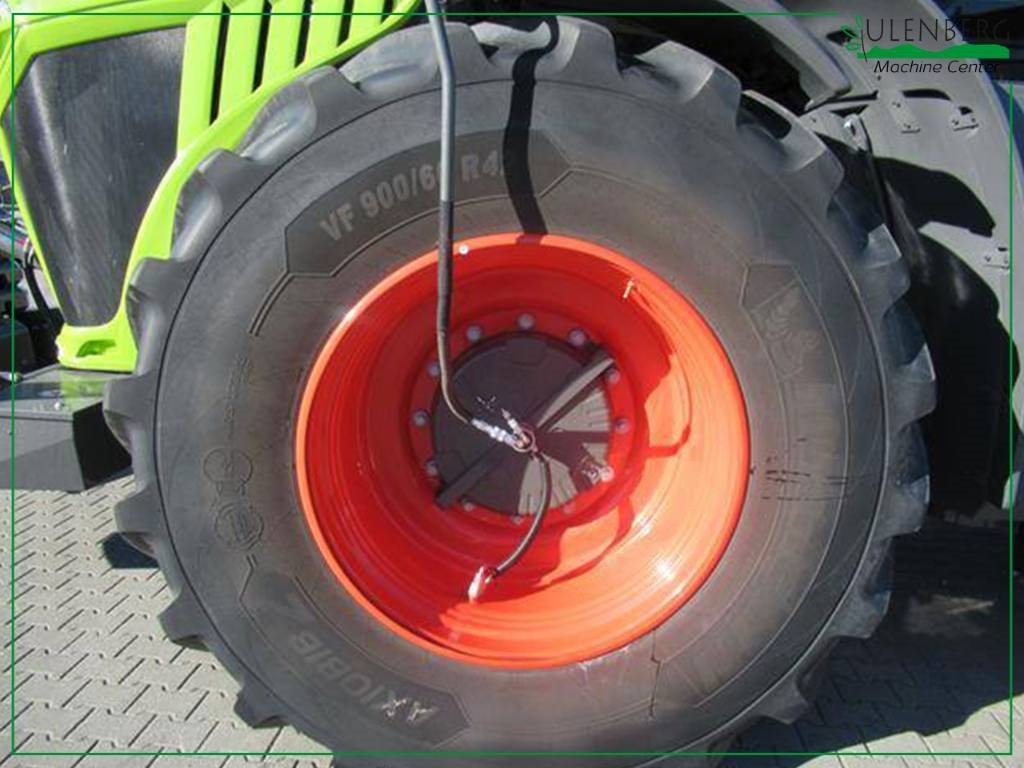 Farm tractor Claas Xerion 5000 Trac: picture 12