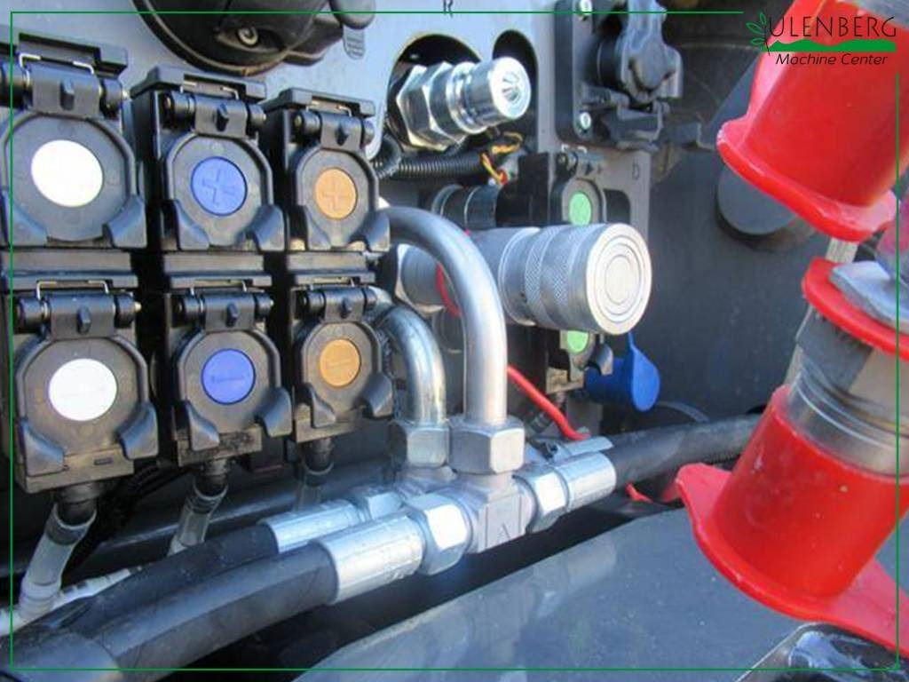 Farm tractor Claas Xerion 5000 Trac: picture 8