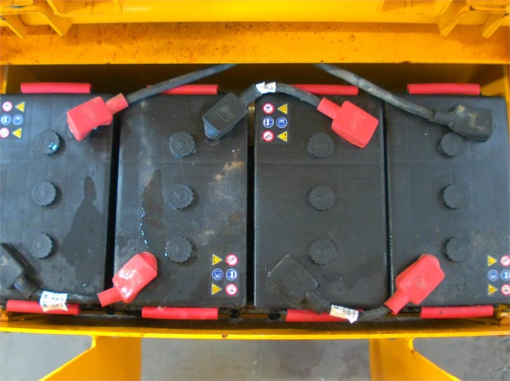 Haulotte Compact 12 - Scissor lift: picture 5 Haulotte Compact 12 - Scissor lift: picture 5