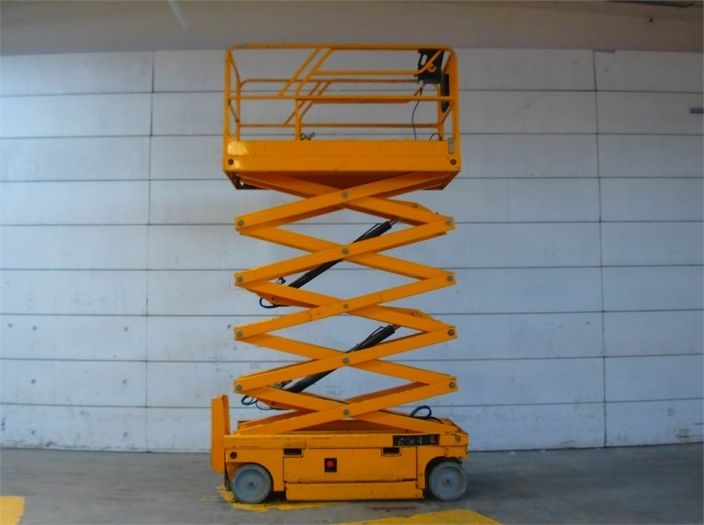 Scissor lift Haulotte Compact 12: picture 6