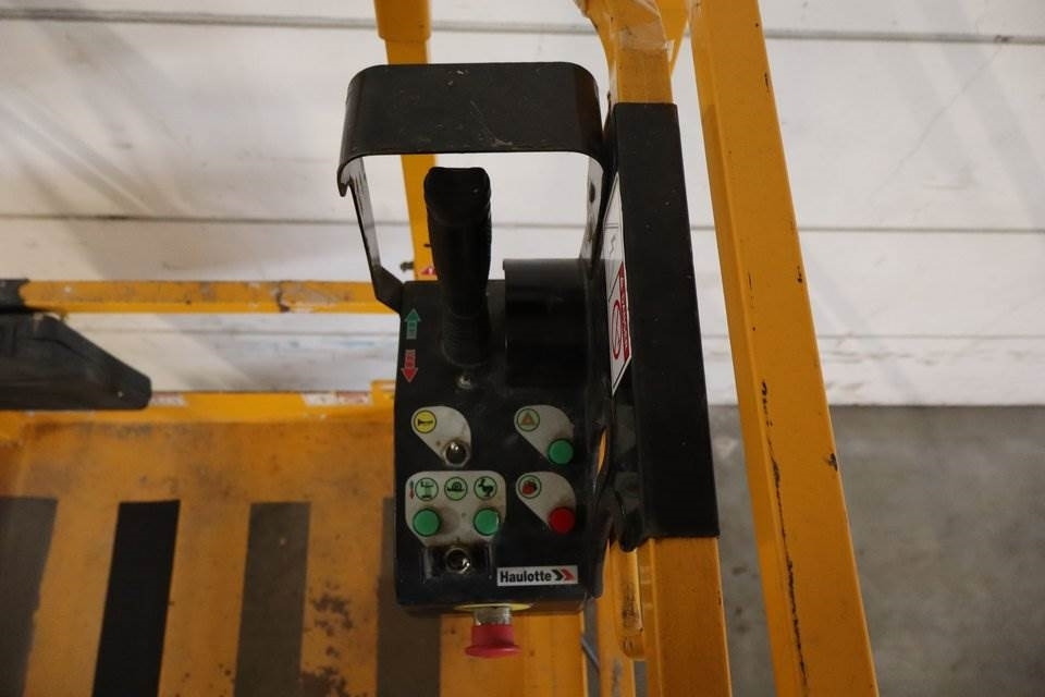 Scissor lift Haulotte Compact 14: picture 9