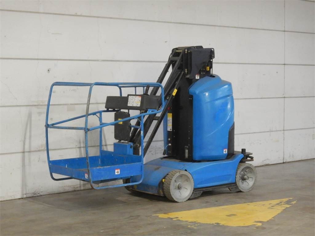 Manitou 100VJR - Vertical mast lift: picture 2 Manitou 100VJR - Vertical mast lift: picture 2