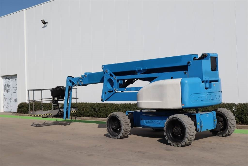Niftylift HR28 - Articulated boom: picture 3 Niftylift HR28 - Articulated boom: picture 3