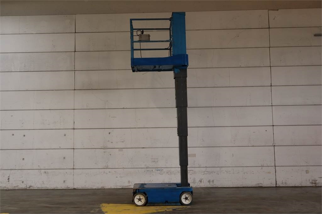 Vertical mast lift SkyJack SJ16: picture 6
