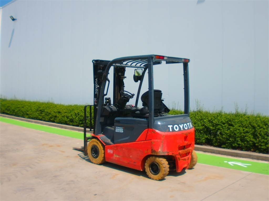Toyota 8FBMKT25 - Electric forklift: picture 3 Toyota 8FBMKT25 - Electric forklift: picture 3