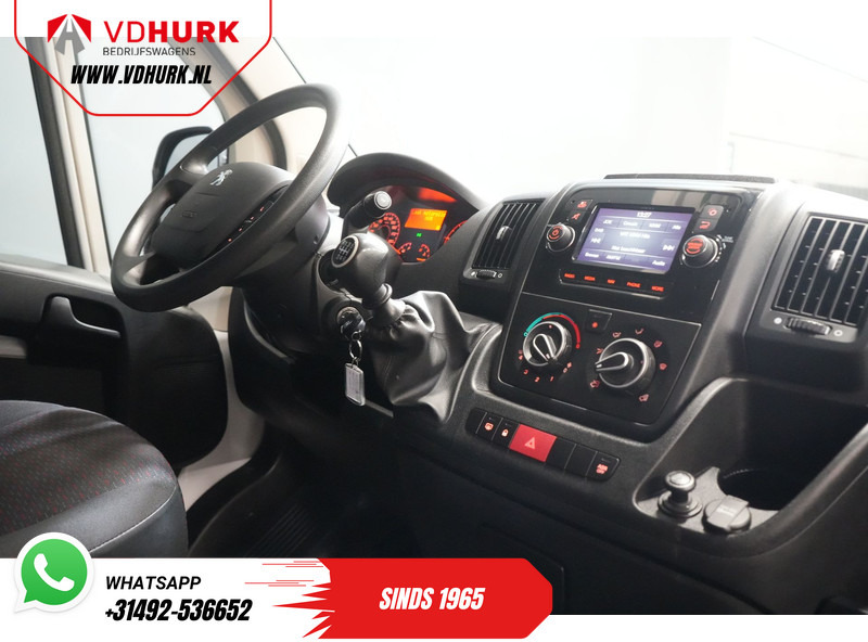 Peugeot Boxer 2.2 HDi 120 pk L2H2 BPM VRIJ! 2.5t Trekverm./ Navi/ PDC/ Cruise/ Airco - Small van: picture 3 Peugeot Boxer 2.2 HDi 120 pk L2H2 BPM VRIJ! 2.5t Trekverm./ Navi/ PDC/ Cruise/ Airco - Small van: picture 3