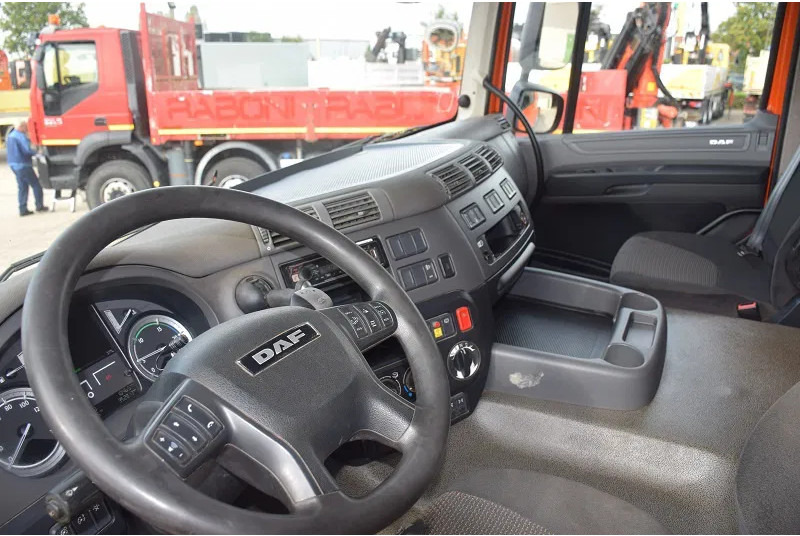 Hook lift truck DAF CF 460: picture 11