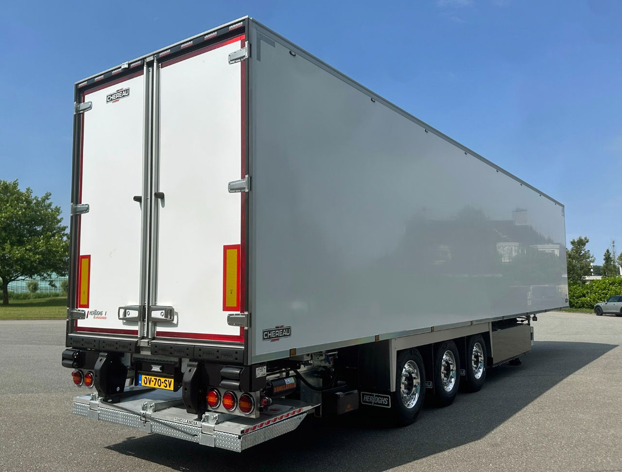 Chereau CSD3 Thermo King A-360 2.500 KG Lift 270 High 250 Wide Brand NEW - Refrigerator semi-trailer: picture 5 Chereau CSD3 Thermo King A-360 2.500 KG Lift 270 High 250 Wide Brand NEW - Refrigerator semi-trailer: picture 5