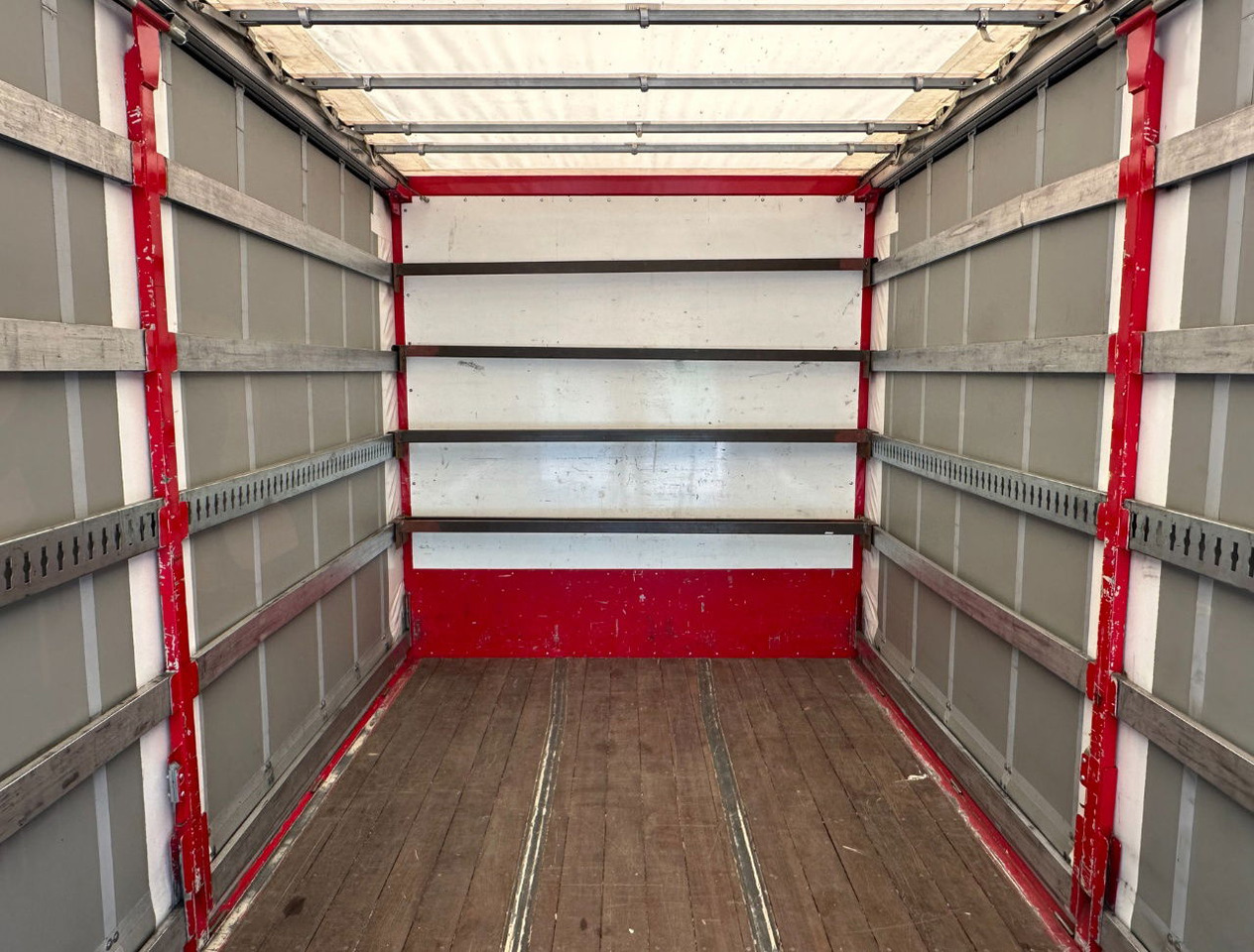 Box truck DAF CF 290 FA Space CAB Hardhouten Vloer 2500 KG Klep Nieuw Staat: picture 22