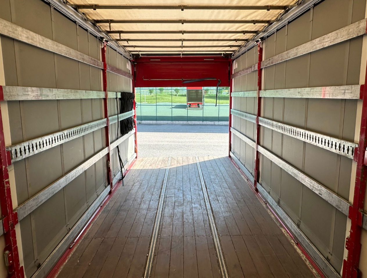 Box truck DAF CF 290 FA Space CAB Hardhouten Vloer 2500 KG Klep Nieuw Staat: picture 23