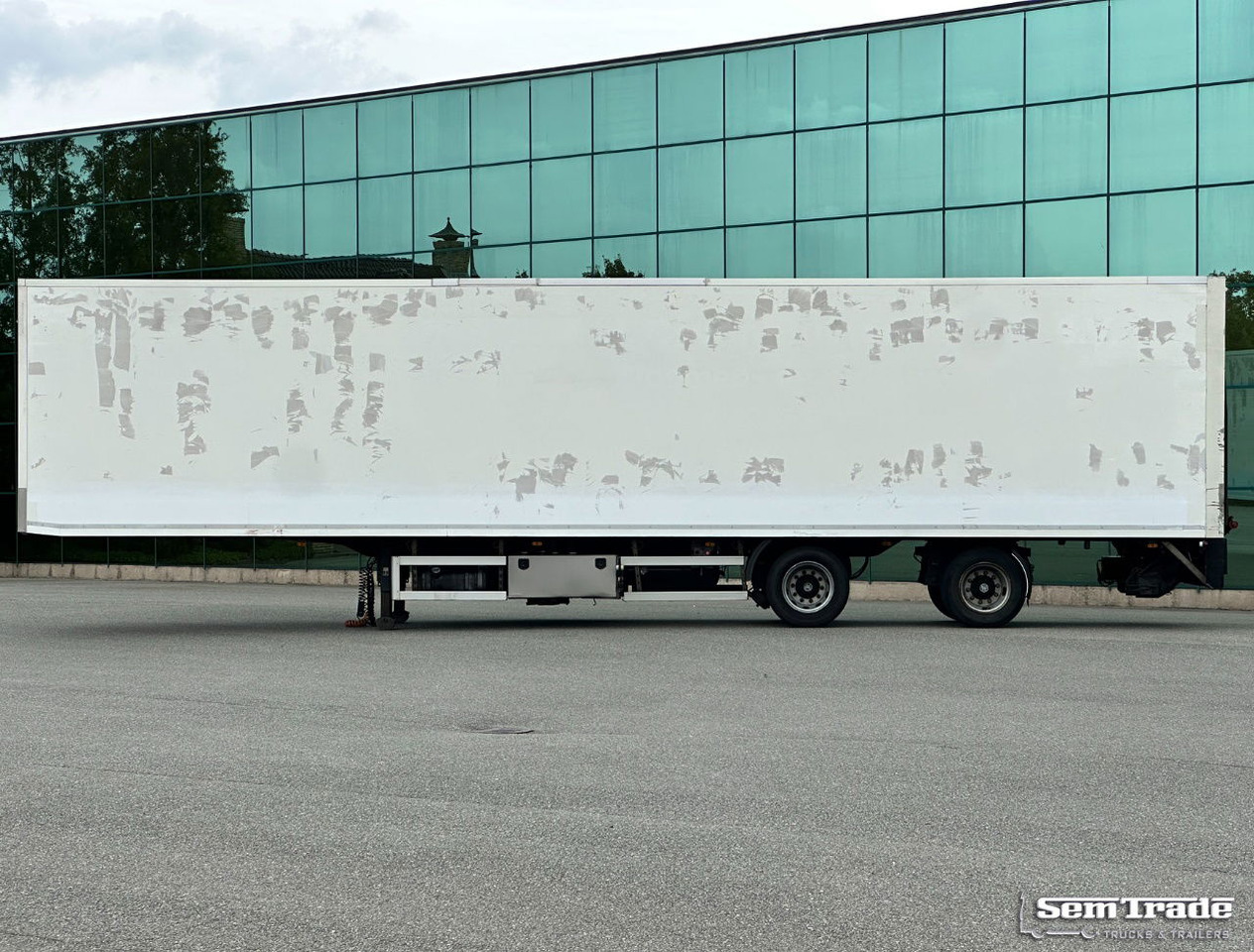 Lamboo T03 Isolated BOX + Heater Steering Axle Lift Axle Tail Lift NL-Trailer - Closed box semi-trailer: picture 2 Lamboo T03 Isolated BOX + Heater Steering Axle Lift Axle Tail Lift NL-Trailer - Closed box semi-trailer: picture 2