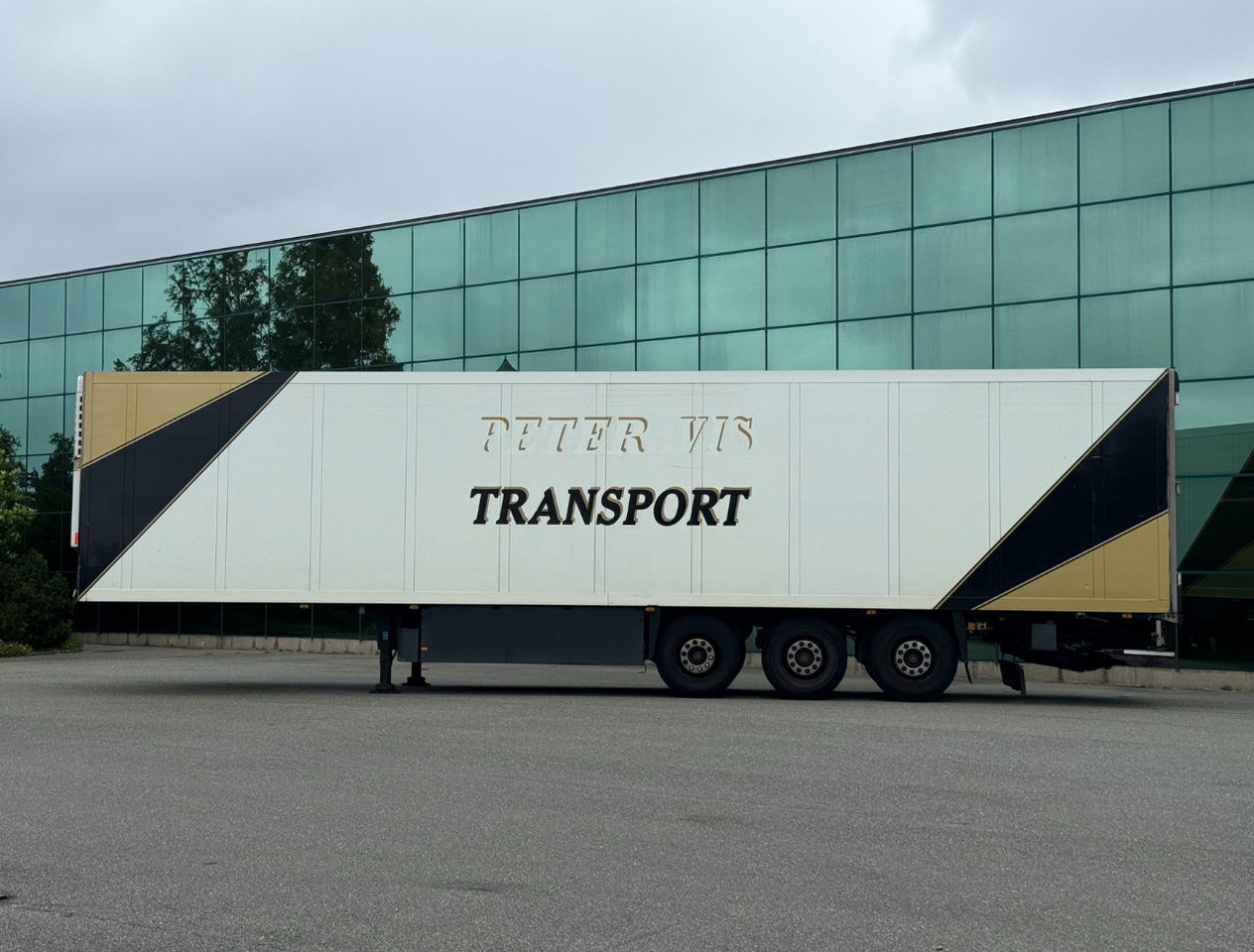Schmitz Cargobull SKO24 Thermo King SL200e Only 8.900 Hours 270 CM High 250 CM Wide Disc Brakes Lift Axle NL Trailer - Refrigerator semi-trailer: picture 2 Schmitz Cargobull SKO24 Thermo King SL200e Only 8.900 Hours 270 CM High 250 CM Wide Disc Brakes Lift Axle NL Trailer - Refrigerator semi-trailer: picture 2