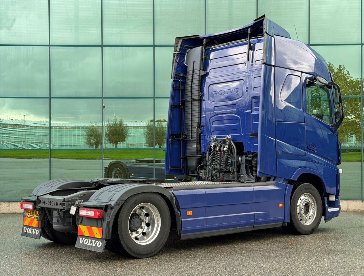 Volvo FH 460 Globetrotter 2x Tanks 811.000 KM TOP Condition NL Truck - Tractor unit: picture 4 Volvo FH 460 Globetrotter 2x Tanks 811.000 KM TOP Condition NL Truck - Tractor unit: picture 4