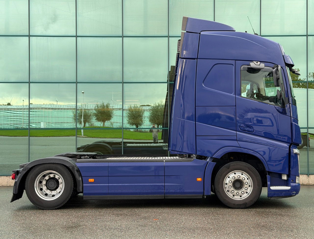 Volvo FH 460 Globetrotter 2x Tanks 811.000 KM TOP Condition NL Truck - Tractor unit: picture 5 Volvo FH 460 Globetrotter 2x Tanks 811.000 KM TOP Condition NL Truck - Tractor unit: picture 5